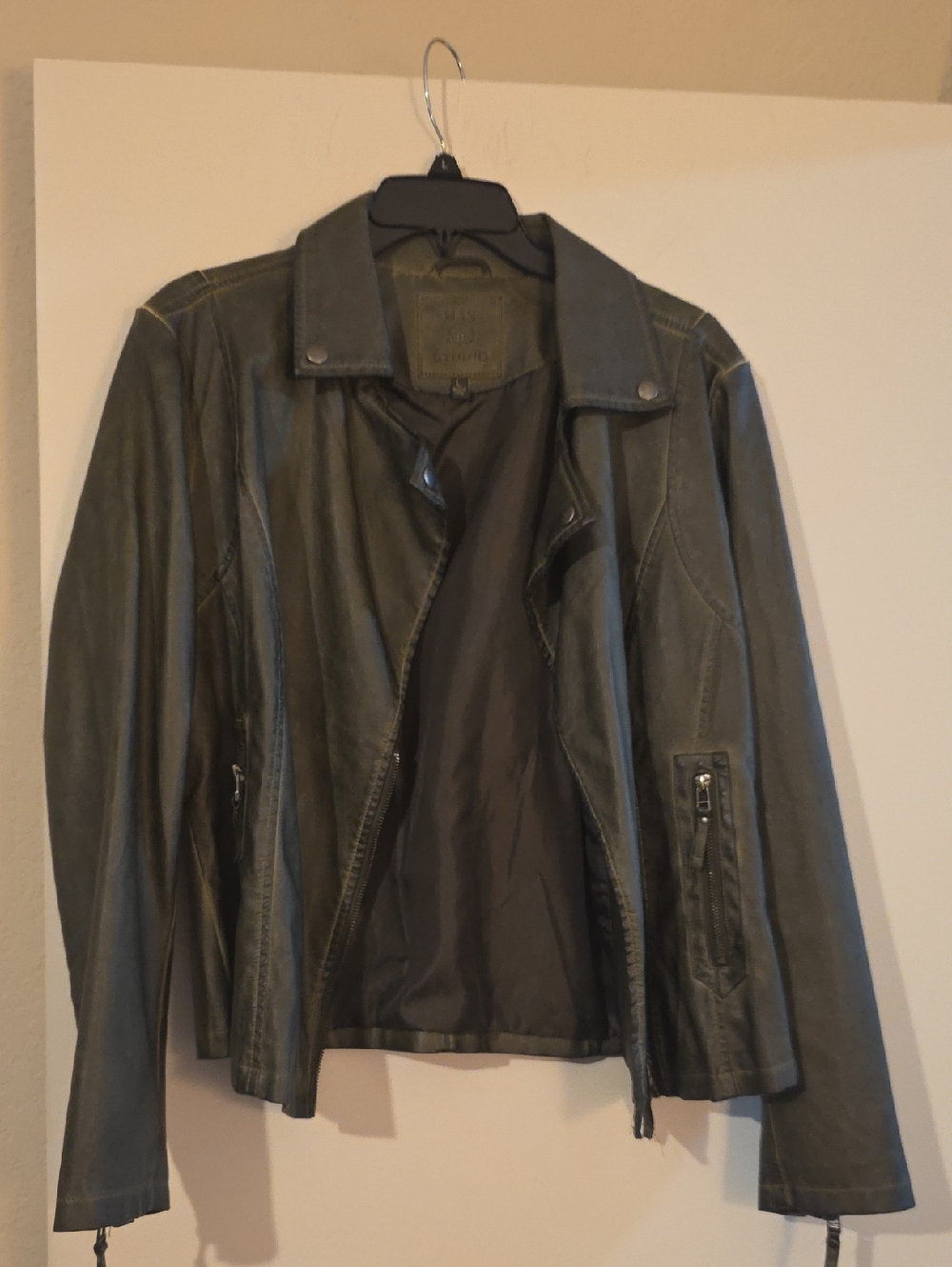 Max Studio Black Leather Jacket - Subtle Dark Finish